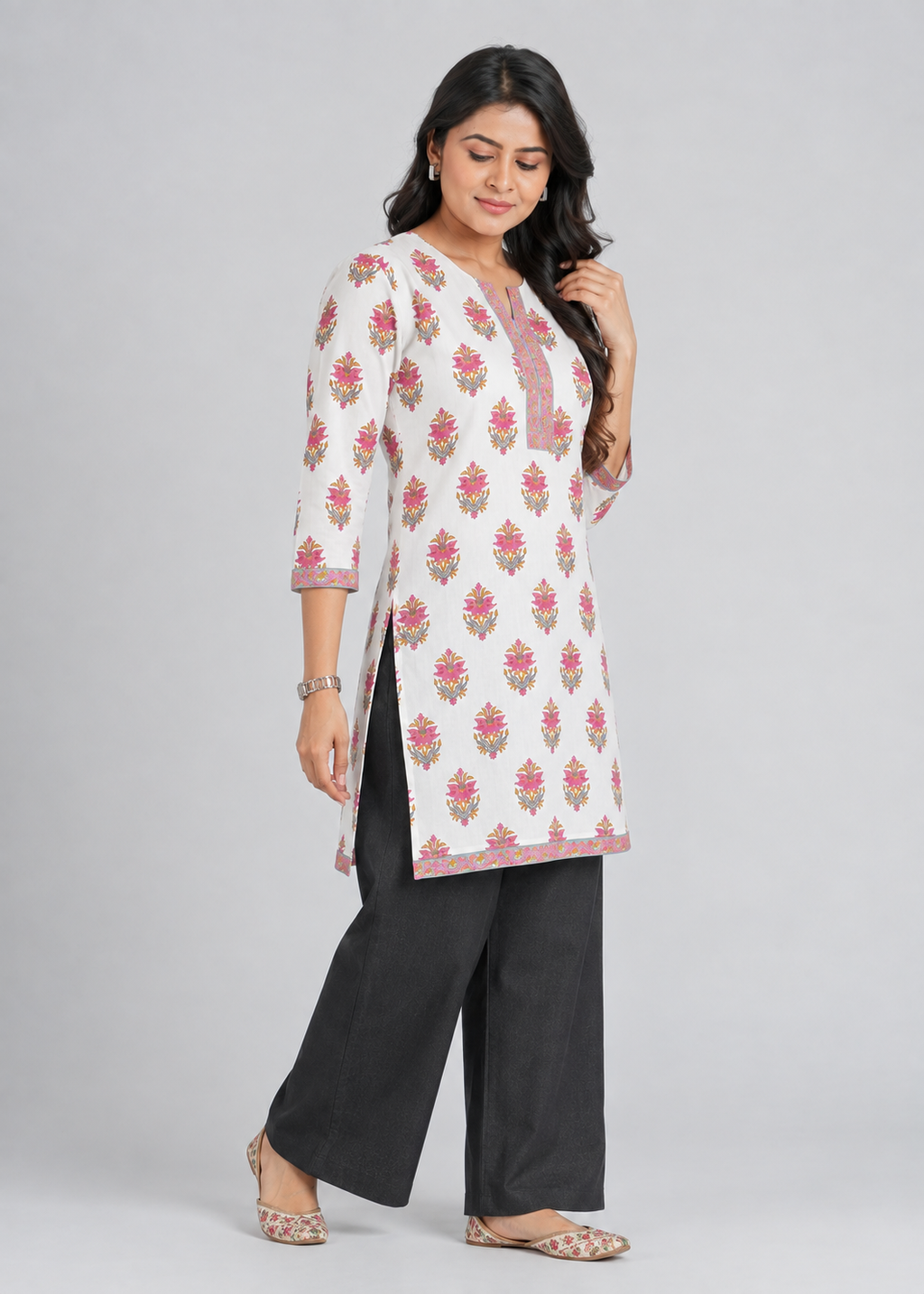 Women’s White Floral Printed Cotton Straight Kurti